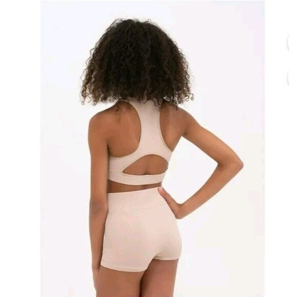 2 Capezio Shorts Seamless Rib Bike Dance Stretch Nylon Spandex Mid Rise XS/S - Picture 6 of 16